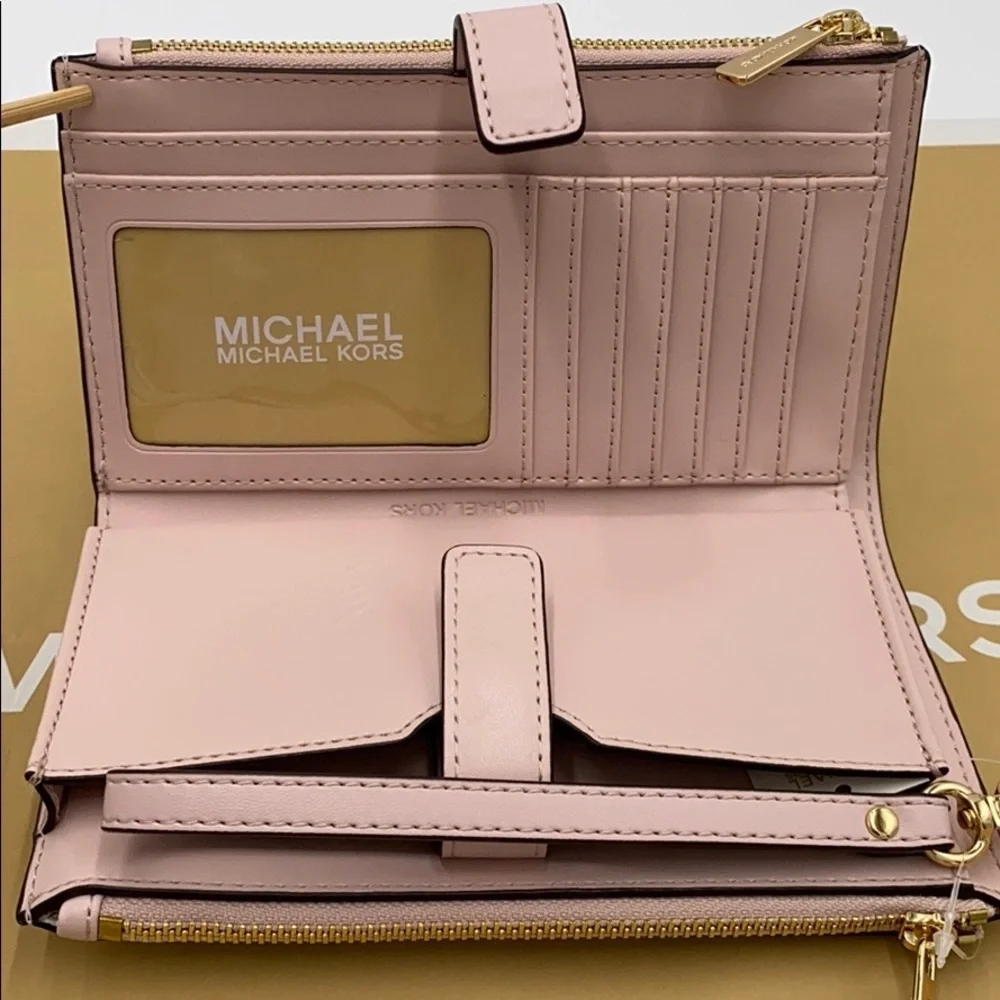 MICHAEL KORS DOUBLE ZIP WRISTLET POWDER BLUSH